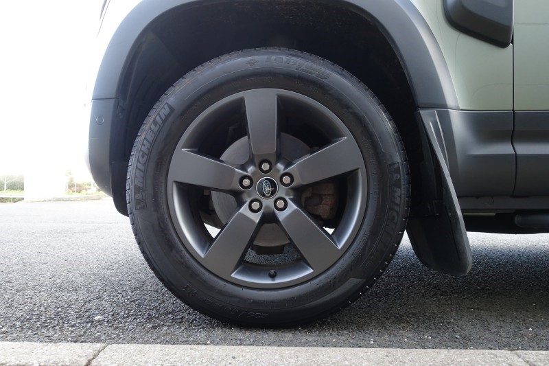 2020 (70) LAND ROVER DEFENDER 2.0 D240 SE 110 5dr Auto [6 Seat] 5228664