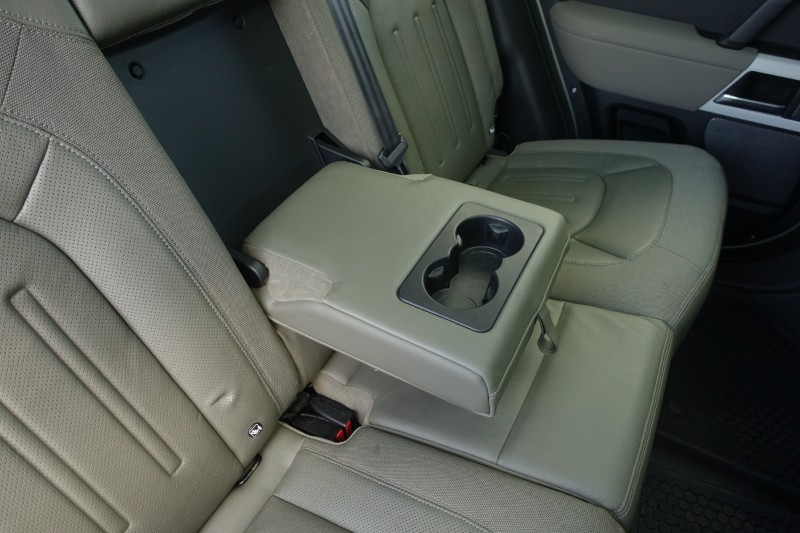 2020 (70) LAND ROVER DEFENDER 2.0 D240 SE 110 5dr Auto [6 Seat] 5228690