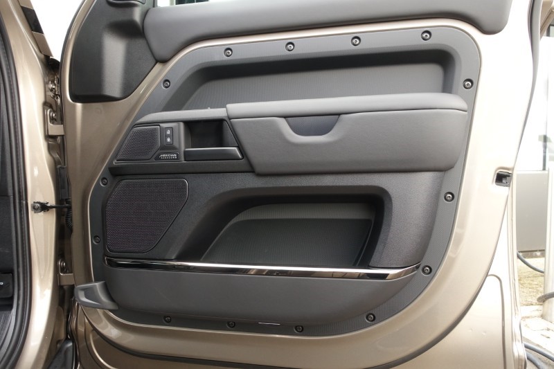 2026 (26) LAND ROVER DEFENDER 4.4 P635 Octa 110 5dr Auto 5204044