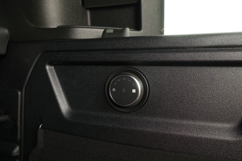 2026 (26) LAND ROVER DEFENDER 4.4 P635 Octa 110 5dr Auto 5204013