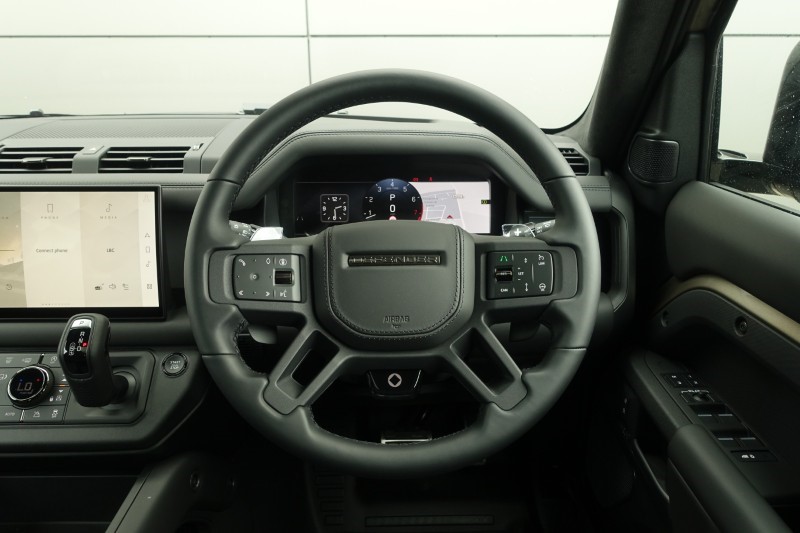 2026 (26) LAND ROVER DEFENDER 4.4 P635 Octa 110 5dr Auto 5203994