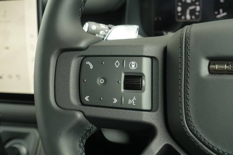 2026 (26) LAND ROVER DEFENDER 4.4 P635 Octa 110 5dr Auto 5204022