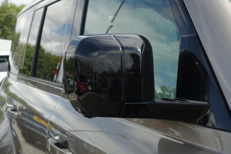 2026 (26) LAND ROVER DEFENDER 4.4 P635 Octa 110 5dr Auto 5204003