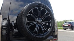 2026 (26) LAND ROVER DEFENDER 4.4 P635 Octa 110 5dr Auto 5204008