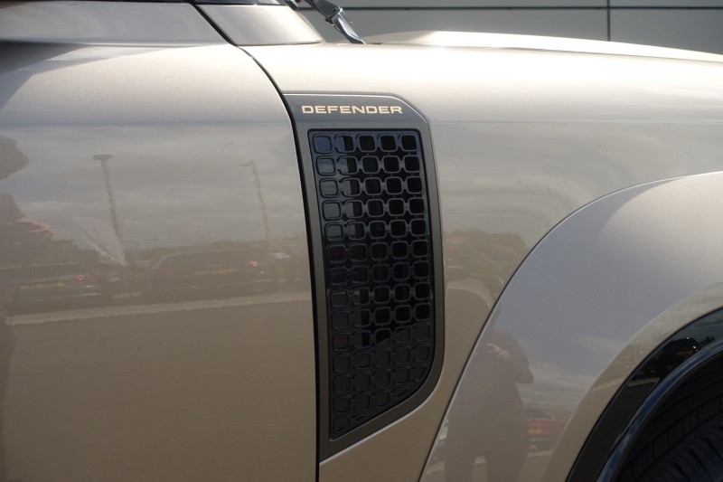 2026 (26) LAND ROVER DEFENDER 4.4 P635 Octa 110 5dr Auto 5203999