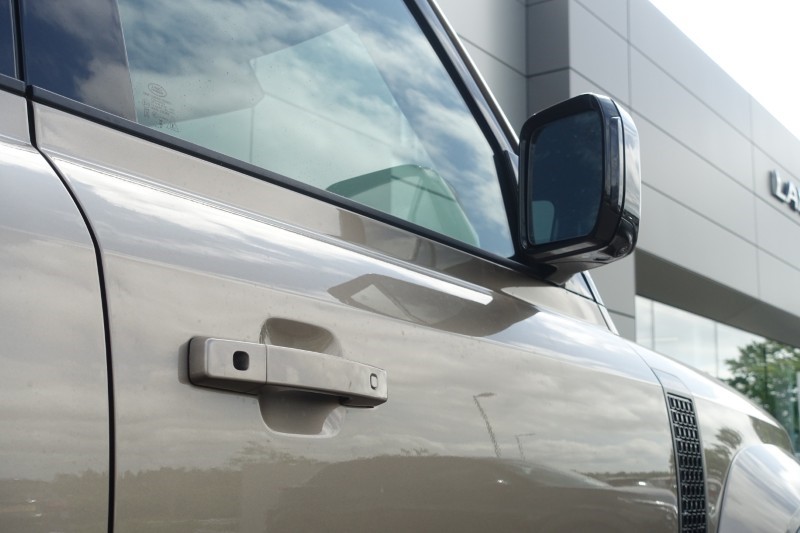 2026 (26) LAND ROVER DEFENDER 4.4 P635 Octa 110 5dr Auto 5204004