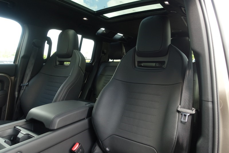 2026 (26) LAND ROVER DEFENDER 4.4 P635 Octa 110 5dr Auto 5204057