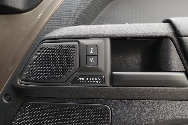 2026 (26) LAND ROVER DEFENDER 4.4 P635 Octa 110 5dr Auto 5204045