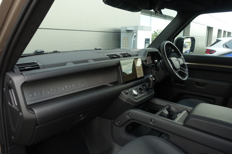 2026 (26) LAND ROVER DEFENDER 4.4 P635 Octa 110 5dr Auto 5204056