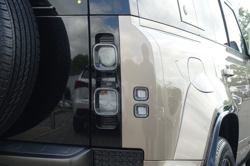 2026 (26) LAND ROVER DEFENDER 4.4 P635 Octa 110 5dr Auto 5204007