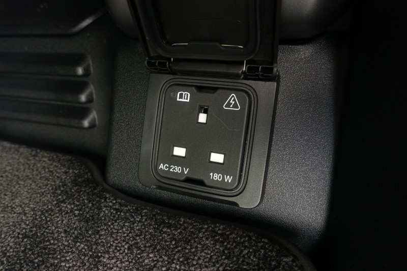 2026 (26) LAND ROVER DEFENDER 4.4 P635 Octa 110 5dr Auto 5204014