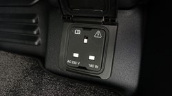 2026 (26) LAND ROVER DEFENDER 4.4 P635 Octa 110 5dr Auto 5204014