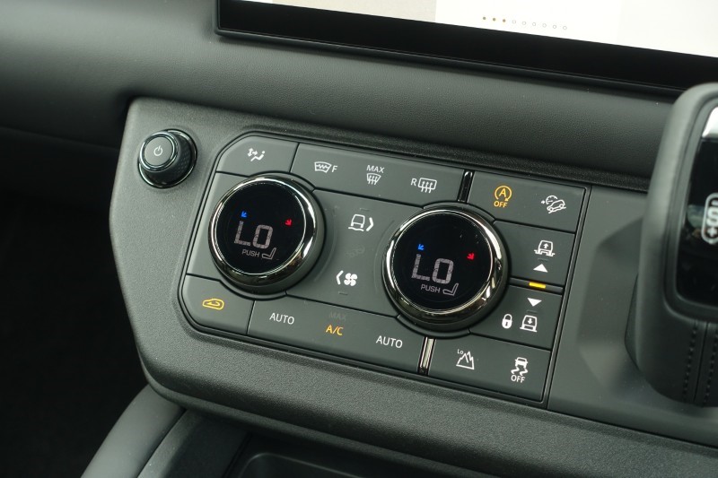 2026 (26) LAND ROVER DEFENDER 4.4 P635 Octa 110 5dr Auto 5204037