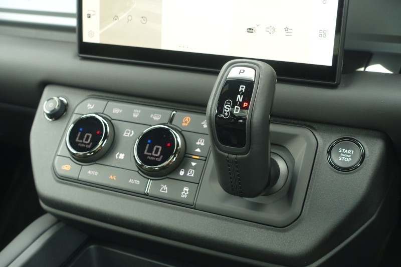 2026 (26) LAND ROVER DEFENDER 4.4 P635 Octa 110 5dr Auto 5203992