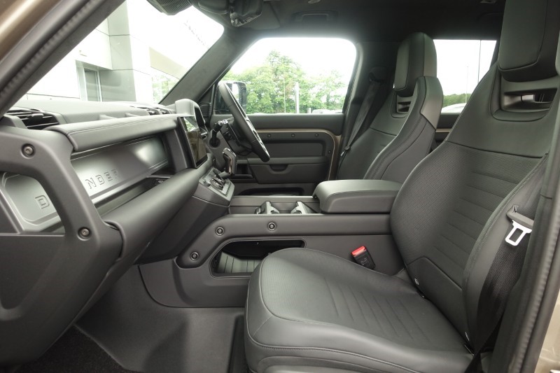 2026 (26) LAND ROVER DEFENDER 4.4 P635 Octa 110 5dr Auto 5203982