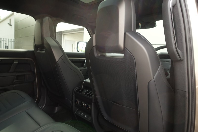 2026 (26) LAND ROVER DEFENDER 4.4 P635 Octa 110 5dr Auto 5204048