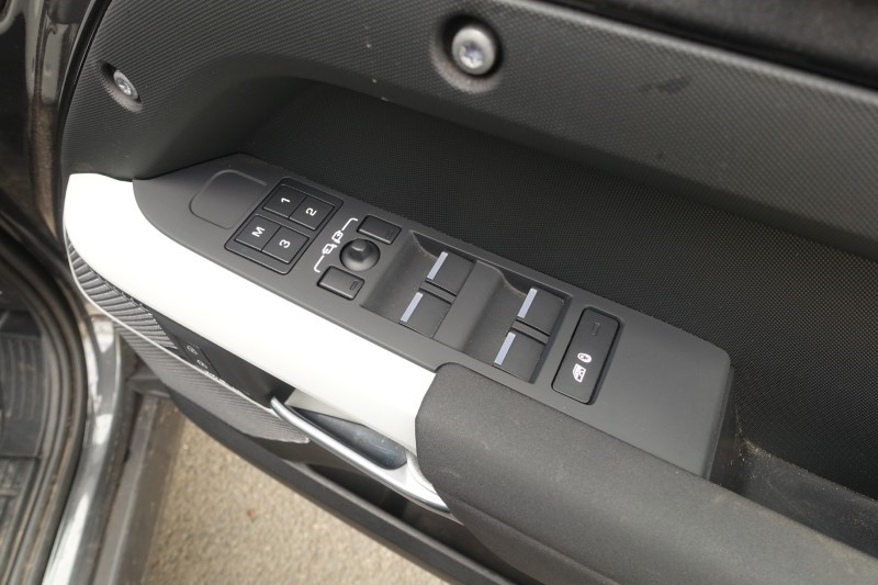 2023 (23) LAND ROVER DEFENDER 3.0 D300 SE 110 5dr Auto 5323132