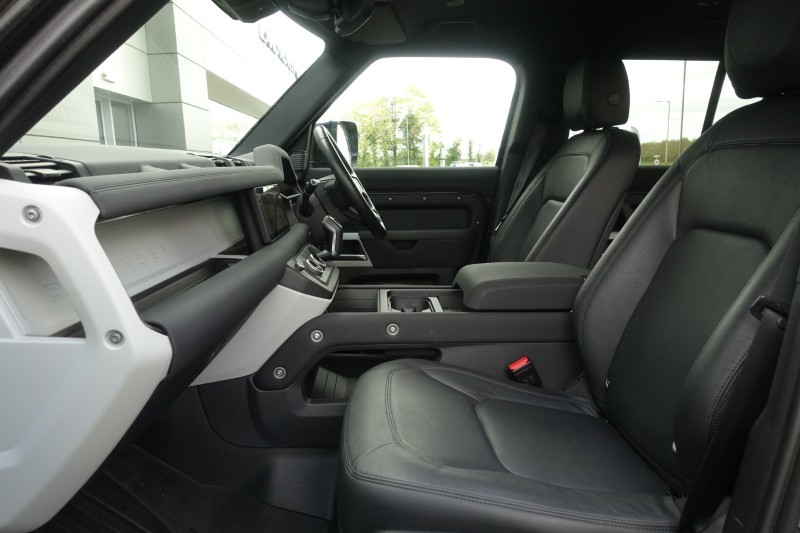 2023 (23) LAND ROVER DEFENDER 3.0 D300 SE 110 5dr Auto 5323083