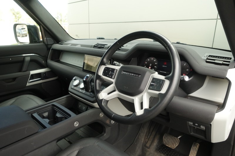 2023 (23) LAND ROVER DEFENDER 3.0 D300 SE 110 5dr Auto 5323125