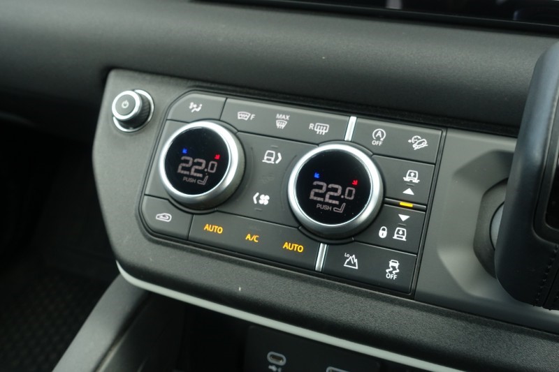 2023 (23) LAND ROVER DEFENDER 3.0 D300 SE 110 5dr Auto 5323124