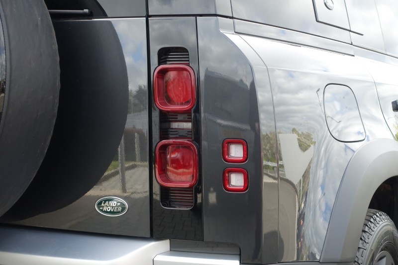 2023 (23) LAND ROVER DEFENDER 3.0 D300 SE 110 5dr Auto 5323106