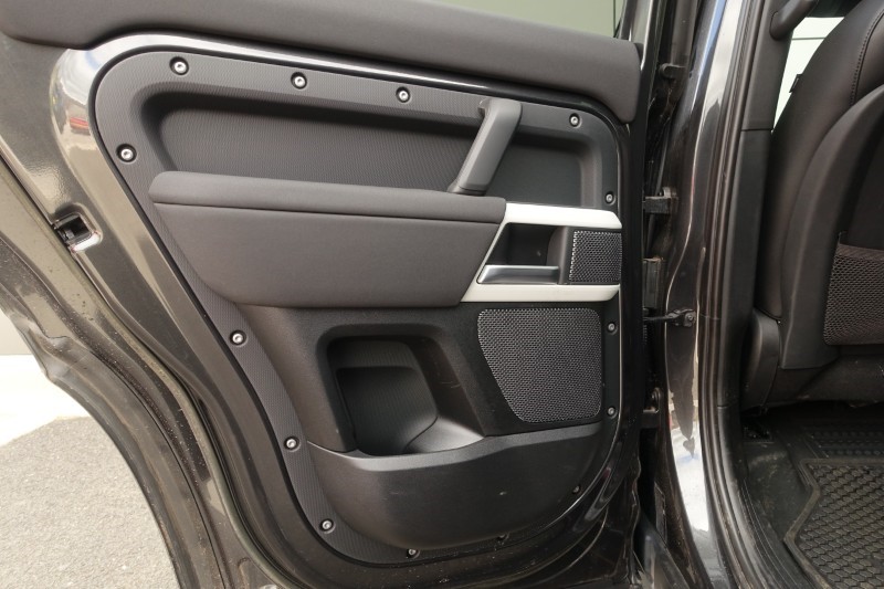 2023 (23) LAND ROVER DEFENDER 3.0 D300 SE 110 5dr Auto 5323137