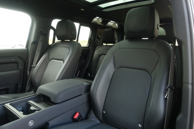 2023 (23) LAND ROVER DEFENDER 3.0 D300 SE 110 5dr Auto 5323143