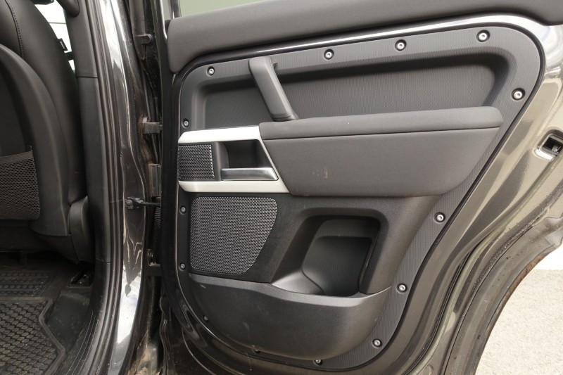 2023 (23) LAND ROVER DEFENDER 3.0 D300 SE 110 5dr Auto 5323133