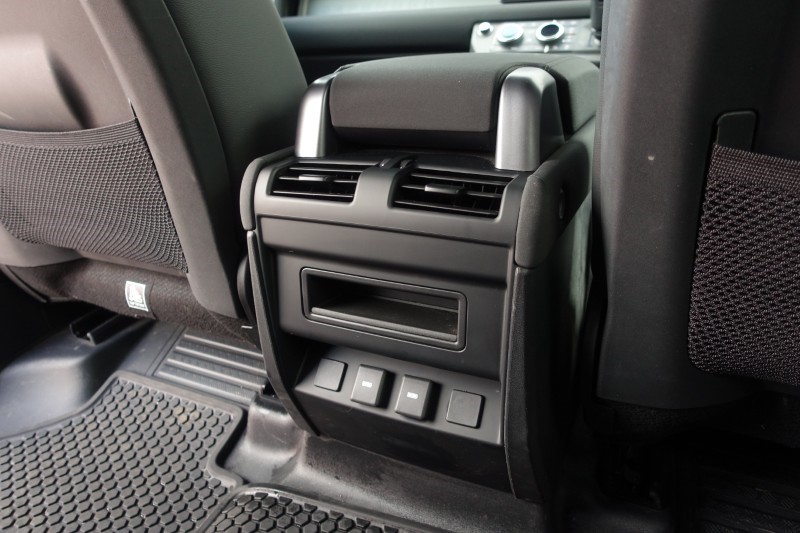 2023 (23) LAND ROVER DEFENDER 3.0 D300 SE 110 5dr Auto 5323098