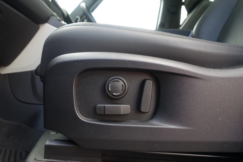 2023 (23) LAND ROVER DEFENDER 3.0 D300 SE 110 5dr Auto 5323142