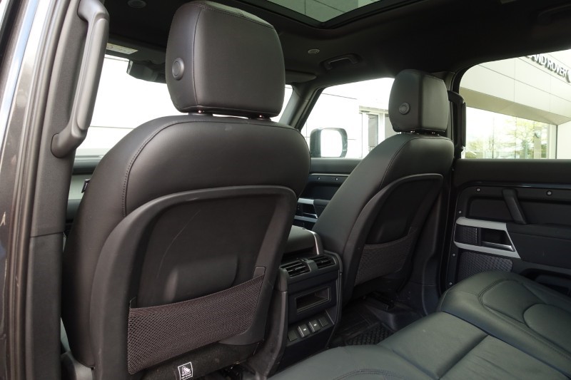 2023 (23) LAND ROVER DEFENDER 3.0 D300 SE 110 5dr Auto 5323138