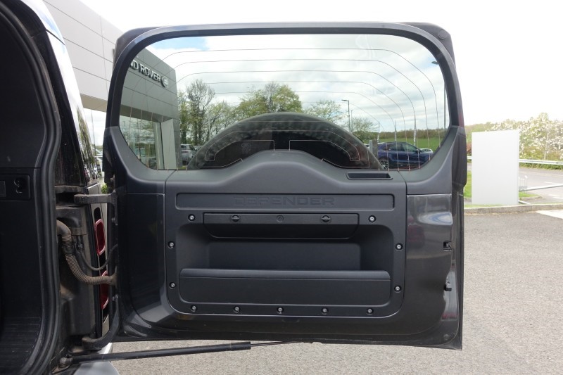 2023 (23) LAND ROVER DEFENDER 3.0 D300 SE 110 5dr Auto 5323113