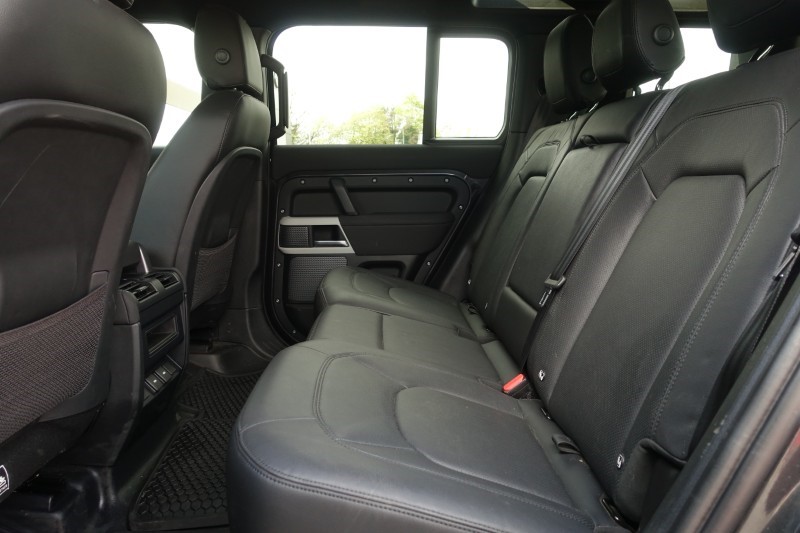 2023 (23) LAND ROVER DEFENDER 3.0 D300 SE 110 5dr Auto 5323084