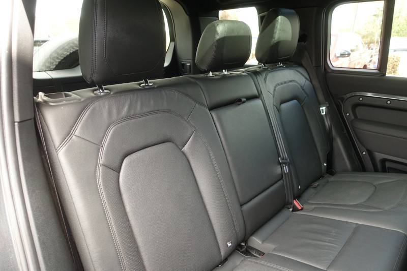 2023 (23) LAND ROVER DEFENDER 3.0 D300 SE 110 5dr Auto 5323135