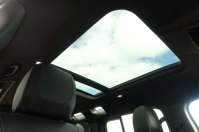 2023 (23) LAND ROVER DEFENDER 3.0 D300 SE 110 5dr Auto 5323127