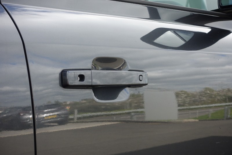 2023 (23) LAND ROVER DEFENDER 3.0 D300 SE 110 5dr Auto 5323103