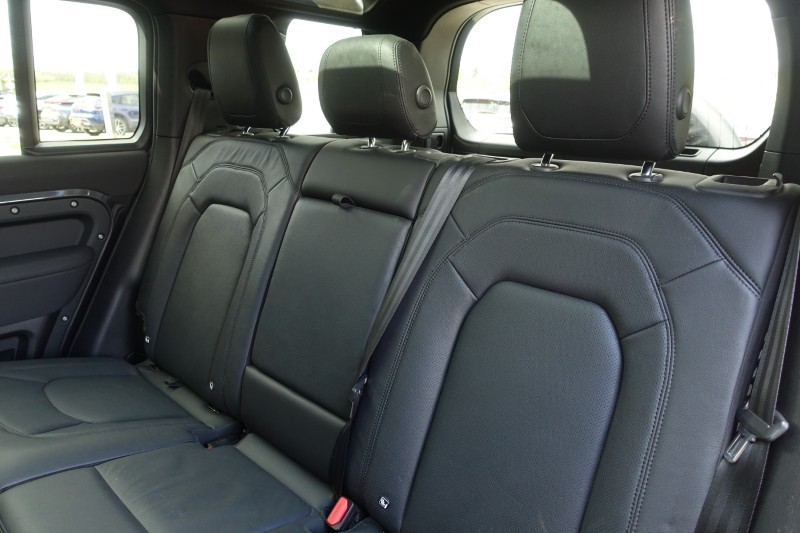 2023 (23) LAND ROVER DEFENDER 3.0 D300 SE 110 5dr Auto 5323139