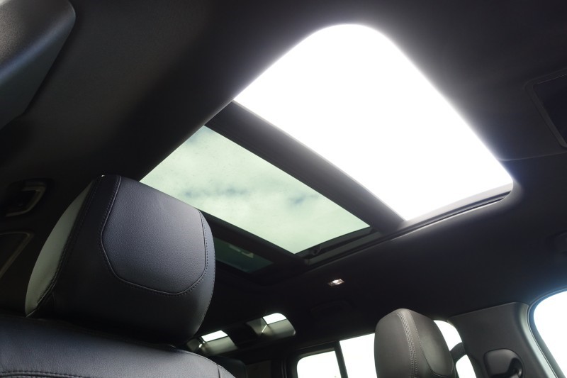 2023 (23) LAND ROVER DEFENDER 3.0 D300 SE 110 5dr Auto 5323128