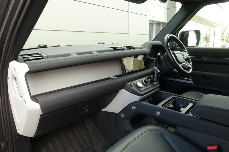 2023 (23) LAND ROVER DEFENDER 3.0 D300 SE 110 5dr Auto 5323140