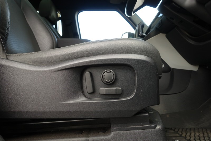 2023 (23) LAND ROVER DEFENDER 3.0 D300 SE 110 5dr Auto 5323129