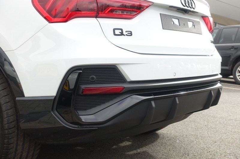 2024 (24) AUDI Q3 35 TFSI Black Edition 5dr S Tronic [20" Alloy] 5240945