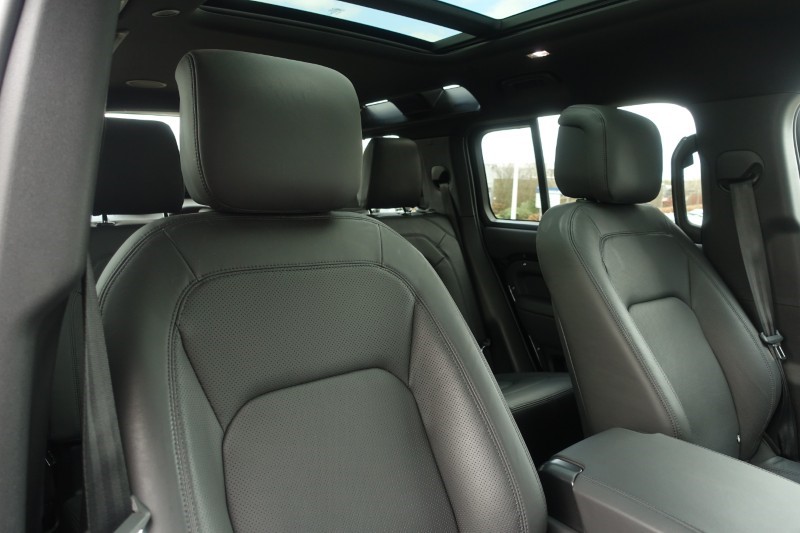 2025 (25) LAND ROVER DEFENDER 2.0 P300e X-Dynamic HSE 110 5dr Auto 5266879