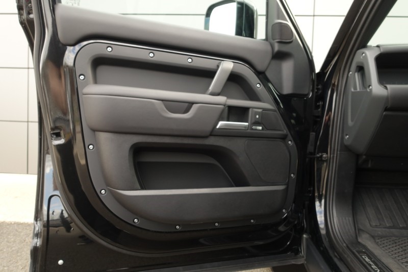 2025 (25) LAND ROVER DEFENDER 2.0 P300e X-Dynamic HSE 110 5dr Auto 5266893