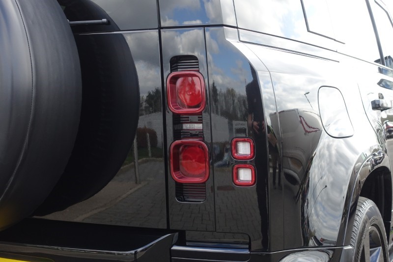 2025 (25) LAND ROVER DEFENDER 2.0 P300e X-Dynamic HSE 110 5dr Auto 5266855