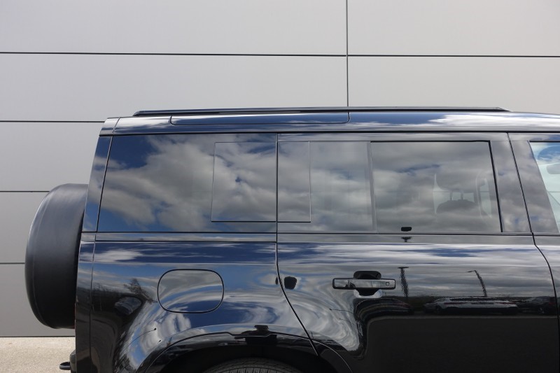 2025 (25) LAND ROVER DEFENDER 2.0 P300e X-Dynamic HSE 110 5dr Auto 5266852