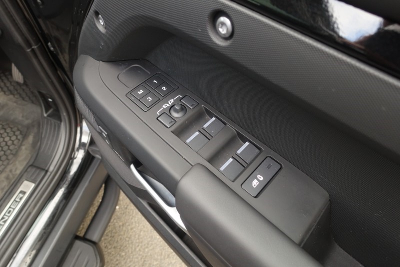 2025 (25) LAND ROVER DEFENDER 2.0 P300e X-Dynamic HSE 110 5dr Auto 5266885