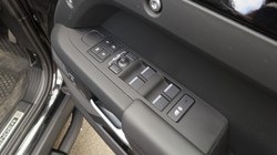 2025 (25) LAND ROVER DEFENDER 2.0 P300e X-Dynamic HSE 110 5dr Auto 5266885