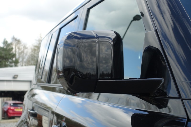 2025 (25) LAND ROVER DEFENDER 2.0 P300e X-Dynamic HSE 110 5dr Auto 5266850