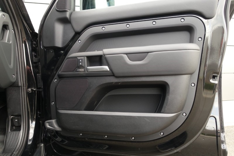 2025 (25) LAND ROVER DEFENDER 2.0 P300e X-Dynamic HSE 110 5dr Auto 5266883