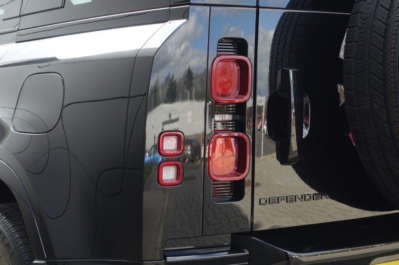 2025 (25) LAND ROVER DEFENDER 2.0 P300e X-Dynamic HSE 110 5dr Auto 5266846